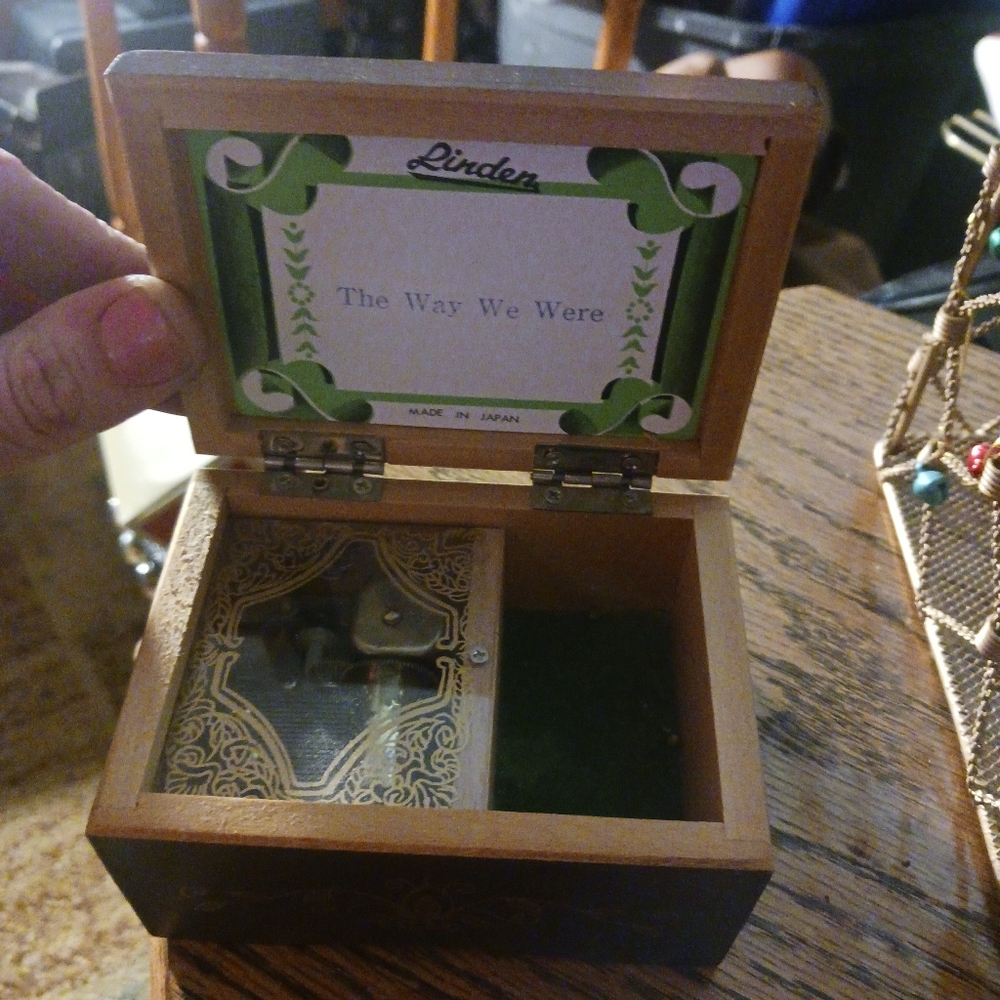 Jewelry box